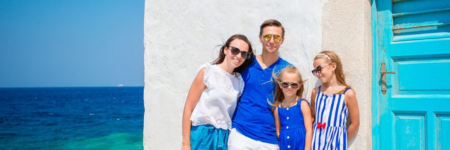 family-vacation-in-europe-on-mykonos-island-in-AEU9D78.jpg